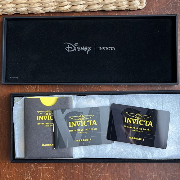New In Box Invicta Limited Edition Minnie Mouse Watch - Picture 3 of 6
